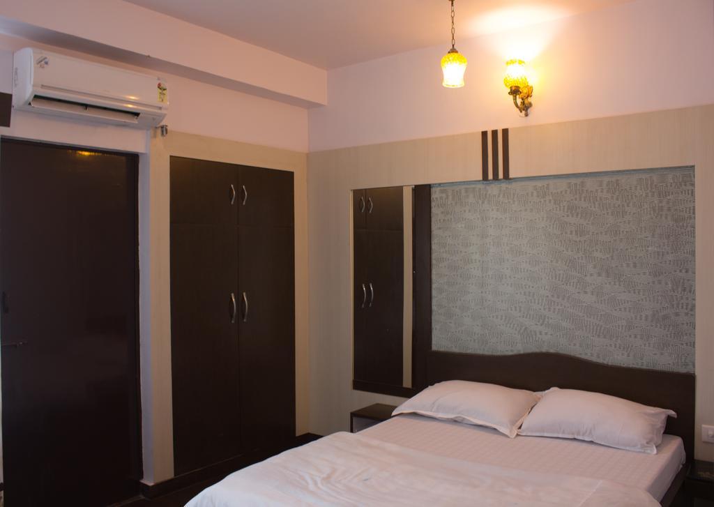 Hotel Holiday Home Джайпур Стая снимка