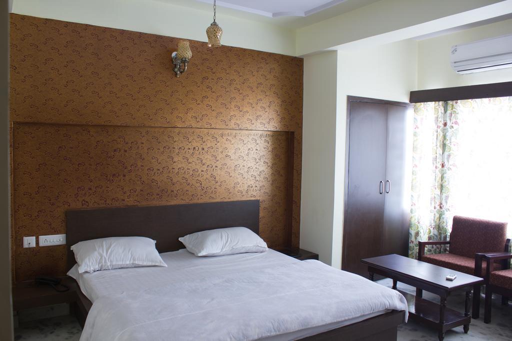 Hotel Holiday Home Джайпур Стая снимка