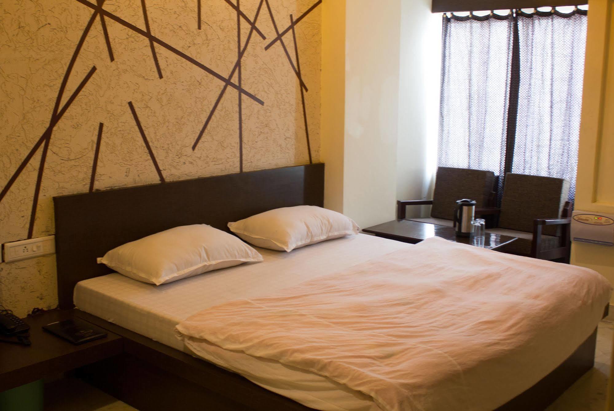 Hotel Holiday Home Джайпур Екстериор снимка